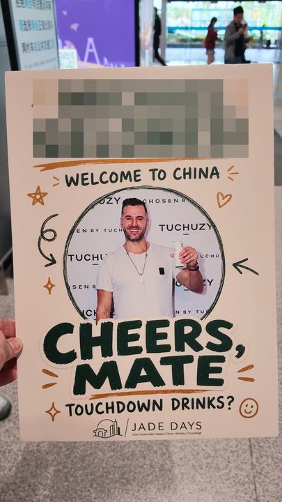 A hand-lettered welcome sign held up at Chengdu airport