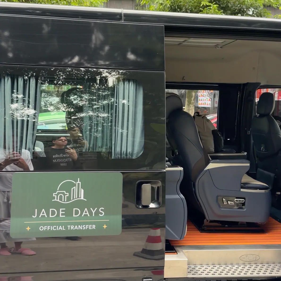 Jade Days private transfer van in Chengdu