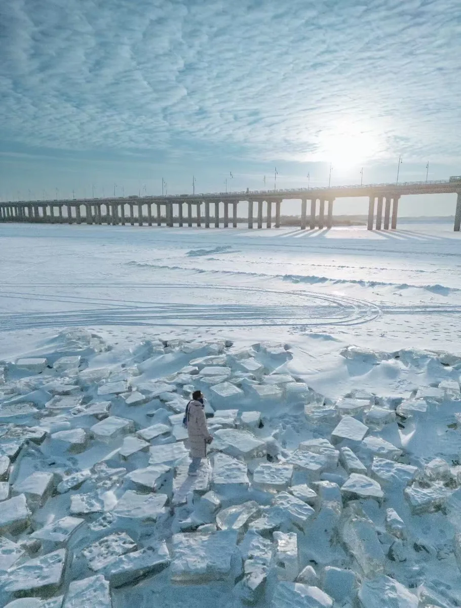Blue ice on the frozen Songhua