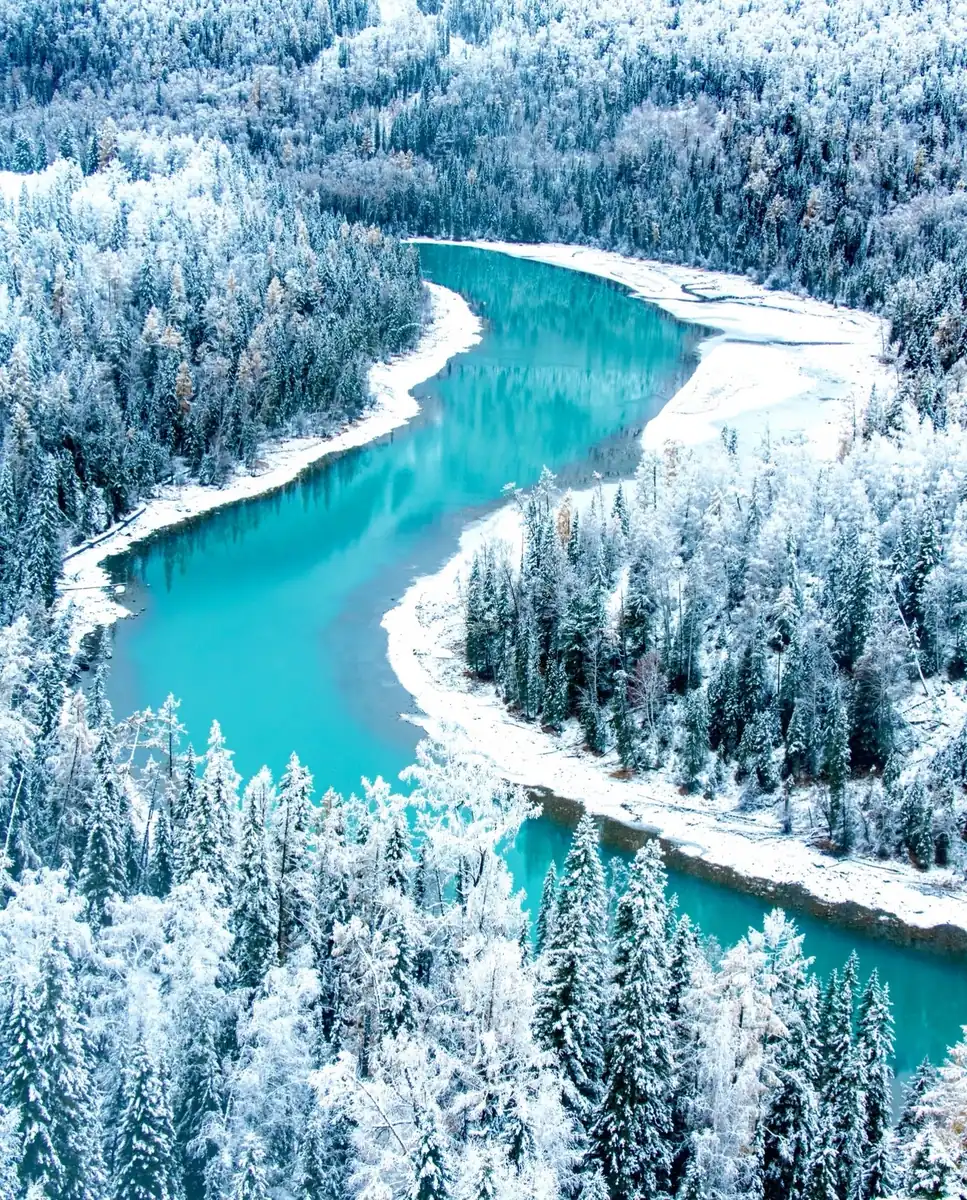 The three bends in snow