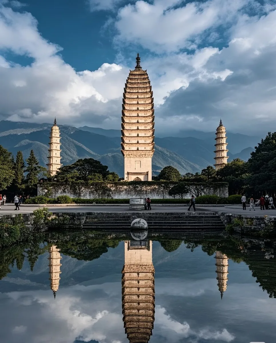 The Three Pagodas and Erhai lake road