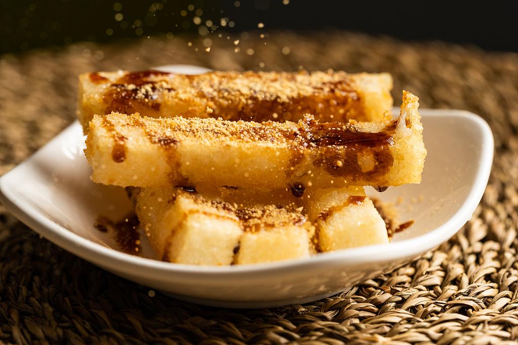 The Sweet Antidote: Golden Brown Sugar Rice Cakes (Hongtang Ciba)
