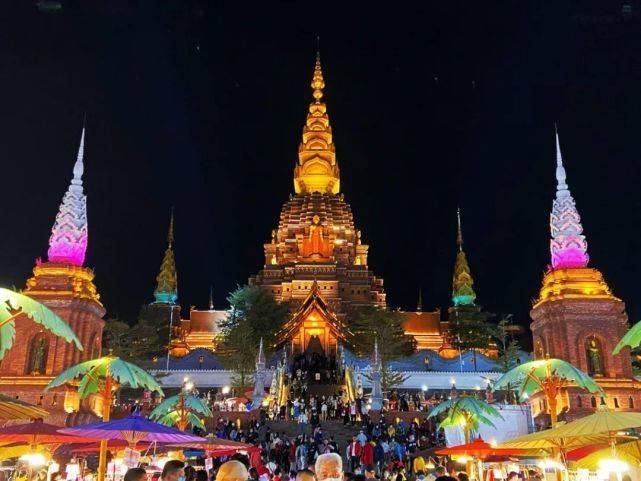 Get Lost in the Neon Glow of the Gaozhuang Starlight Night Market