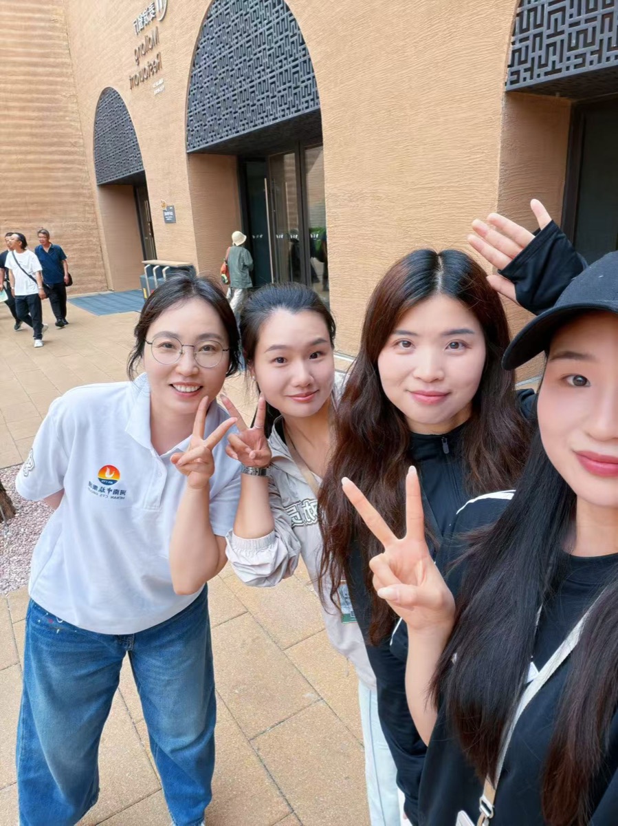Jade Days local guide team in China